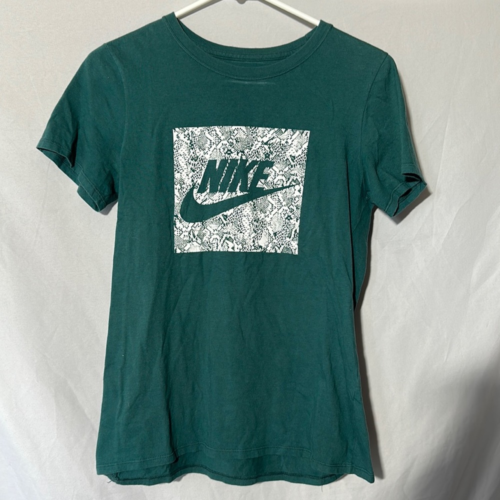 Nike women’s medium blue short sleeve athletic cut